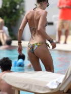Doutzen Kroes pool