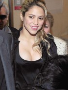 Shakira boobs