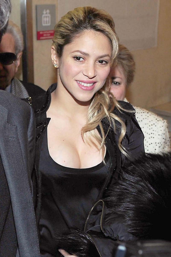 shakira-boobs-4-600x900.jpg