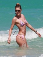 Doutzen Kroes bikini booty