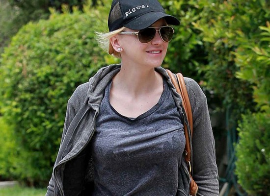 Anna Faris busty