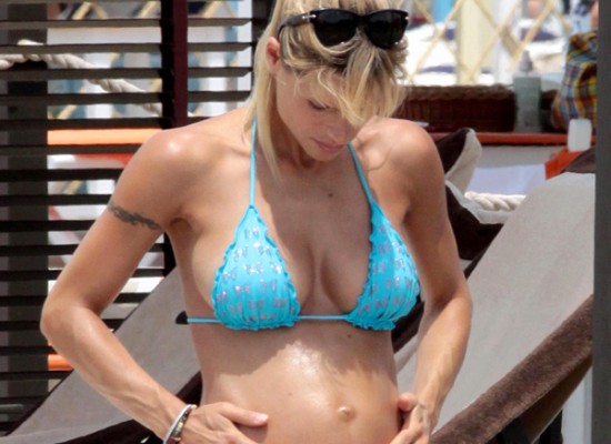 Michelle Hunziker pregnant bikini