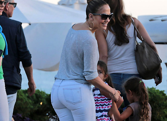 Jennifer Lopez booty in jeans