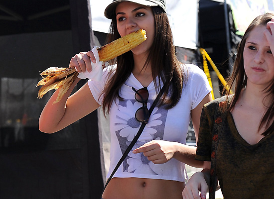 Victoria Justice bare midriff and eats corn