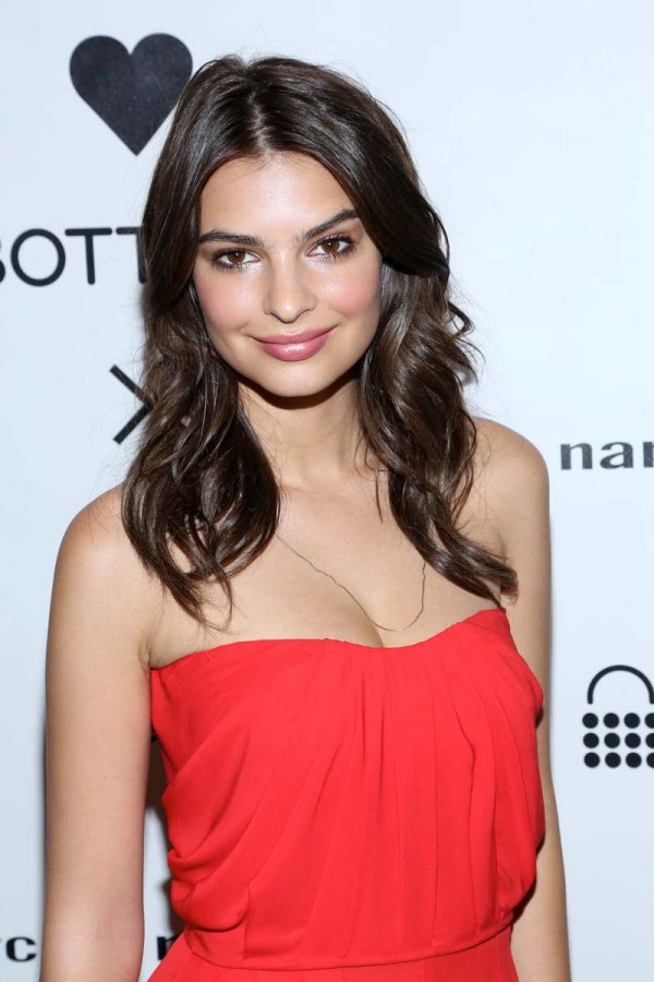 emily-ratajkowski-cleavage-2-600x900.jpg