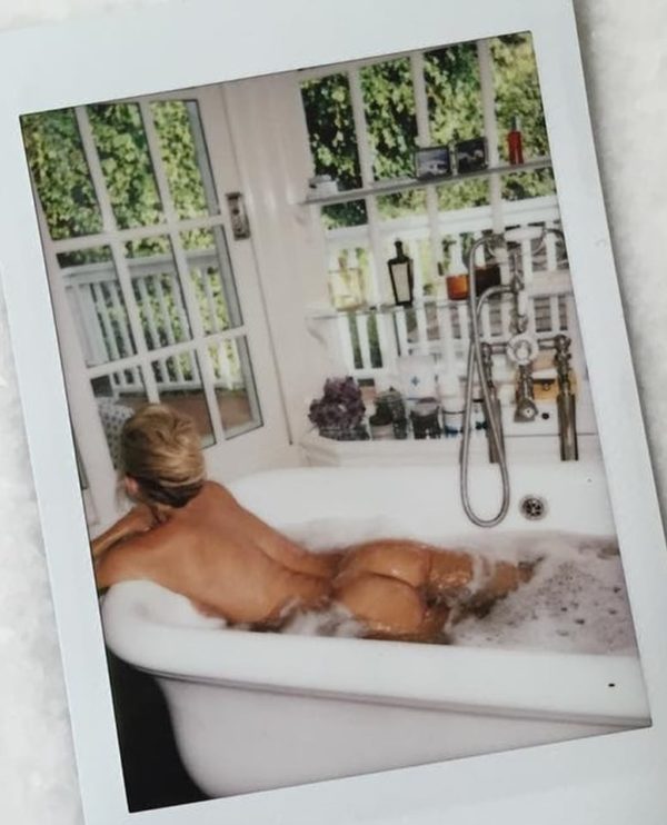 Kate Hudson nude ass in bathtub