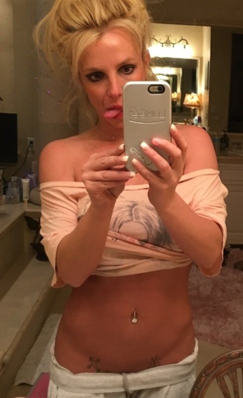 Britney Spears sexy selfie