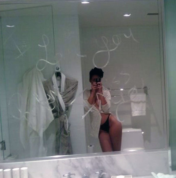 Rihanna pics leaked