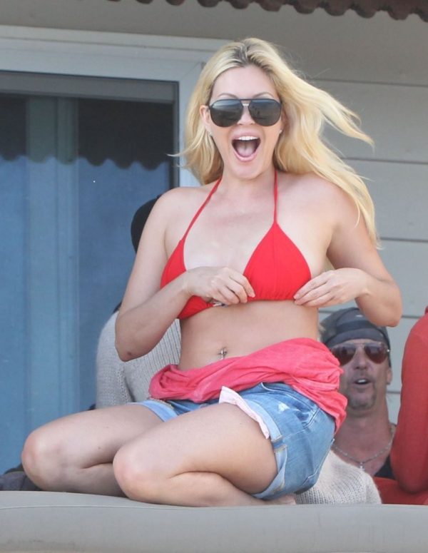 Shanna-Moakler-sexy-bikini-ass-tits