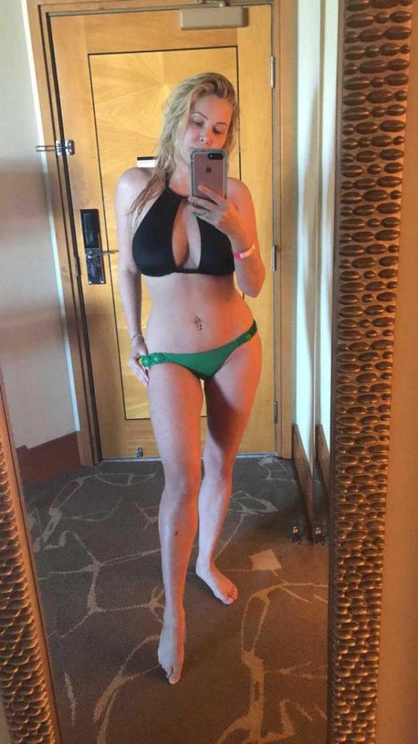 Shanna-Moakler-sexy-bikini-ass-tits
