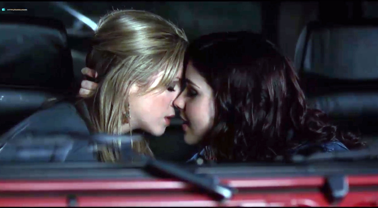 лесби целуются в машине (120) фото