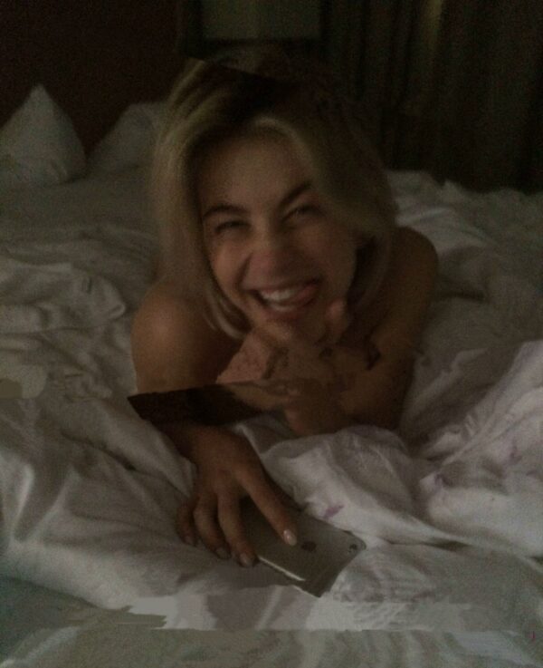 Julianne Hough Nue