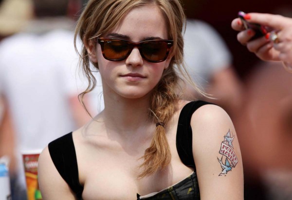 emma-watson-cleavage-2-600x412.jpg