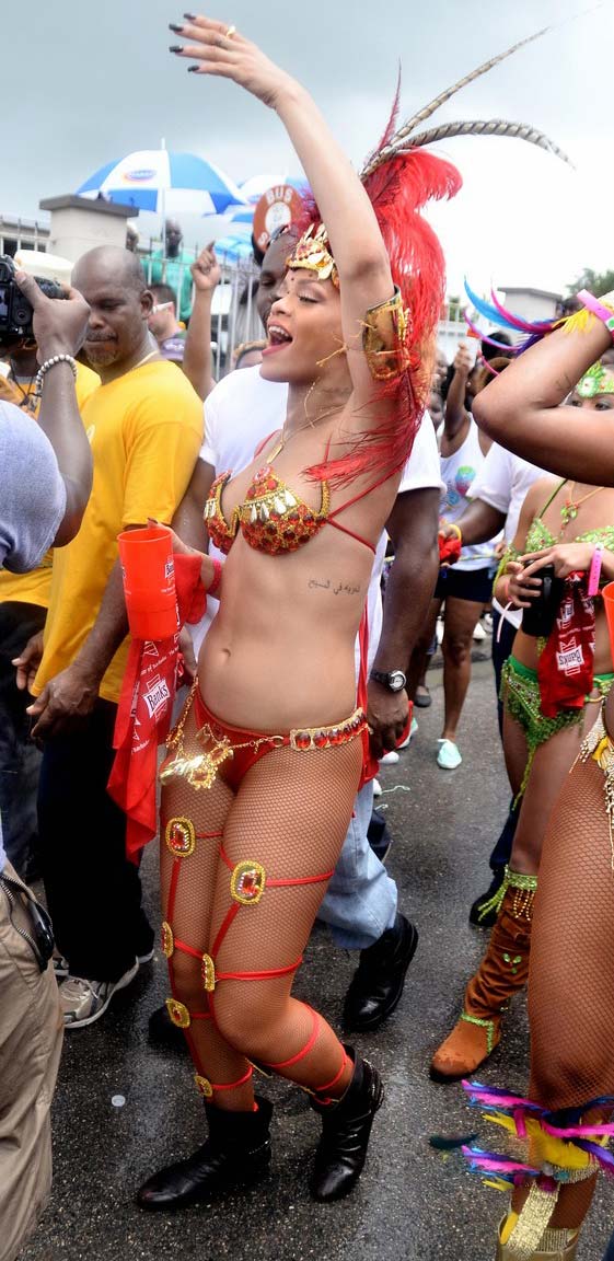 rihanna-hot.jpg