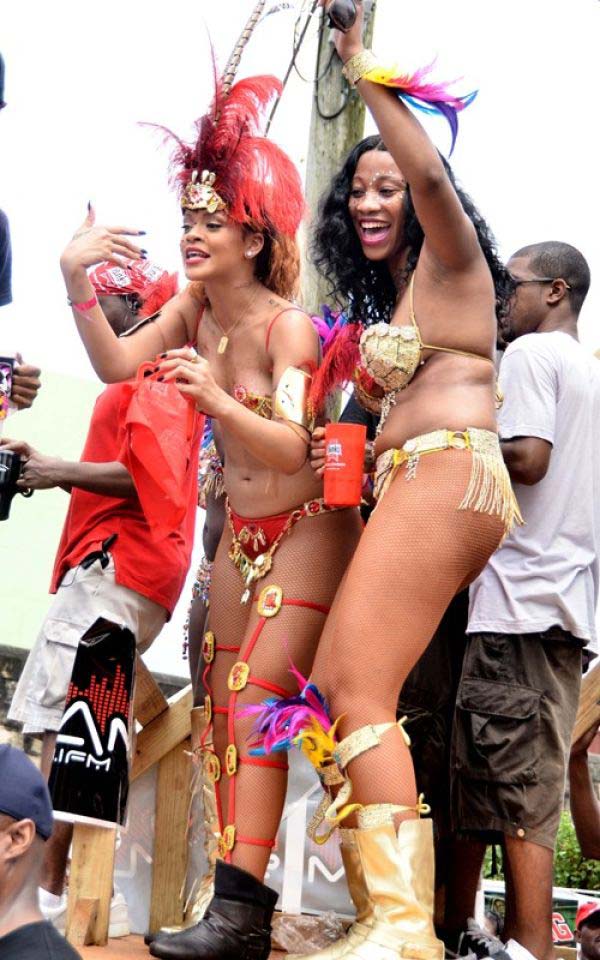 rihanna-kadoomant-day-parade-11.jpg