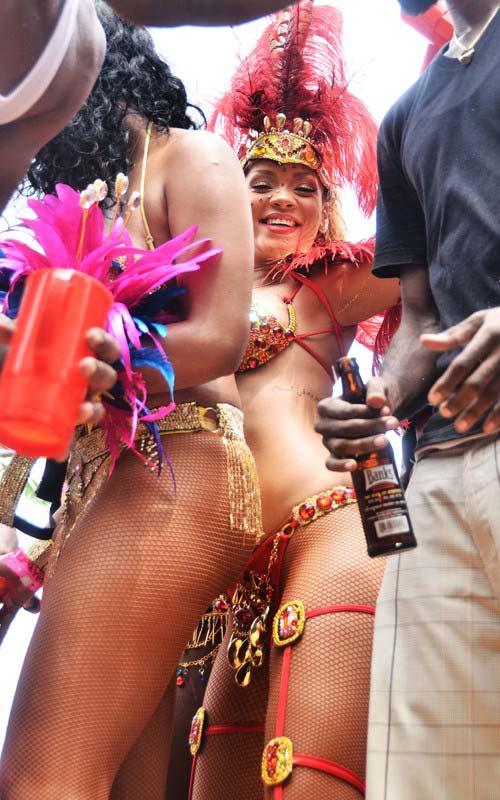 rihanna-kadoomant-day-parade-12.jpg