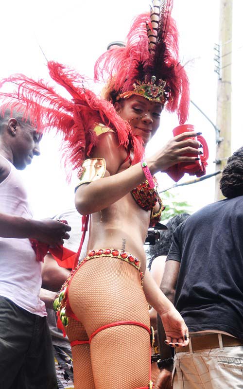 rihanna-kadoomant-day-parade-15.jpg