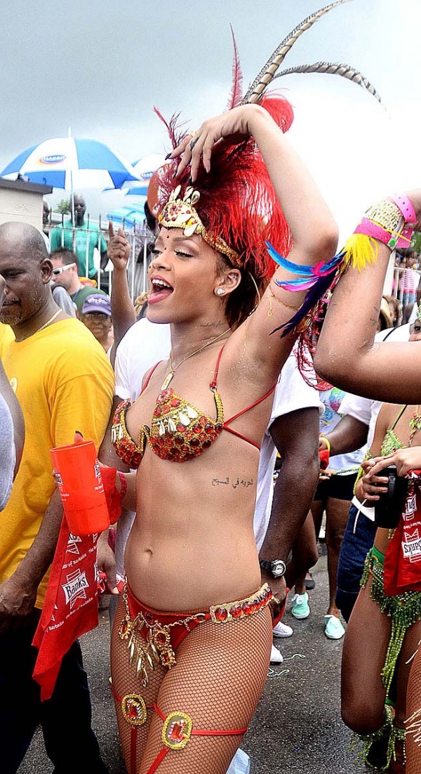 rihanna-kadoomant-day-parade-6-600x1102.jpg