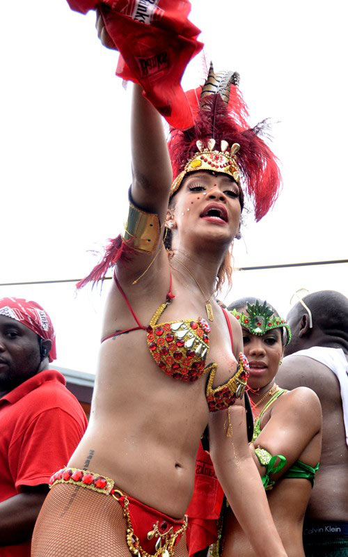 rihanna-kadoomant-day-parade-9.jpg