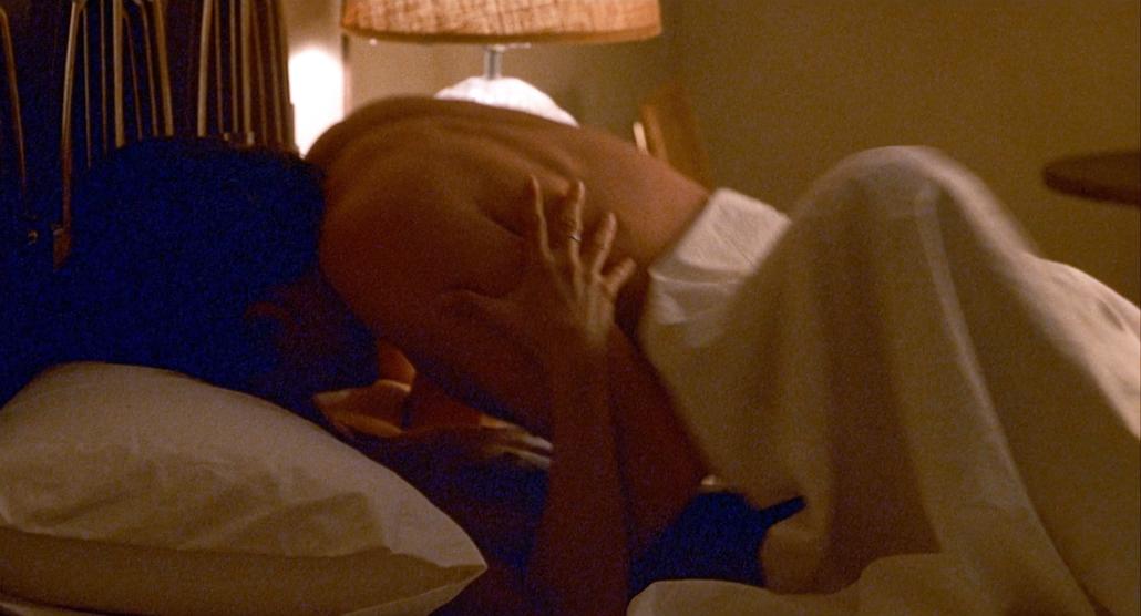 Jennifer Aniston under the sheets with Jake Gyllenhaal in The Good Girl (2002)