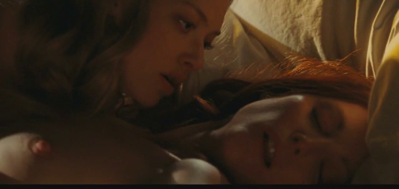 Chloe and Catherine in the hotel bed, Chloe