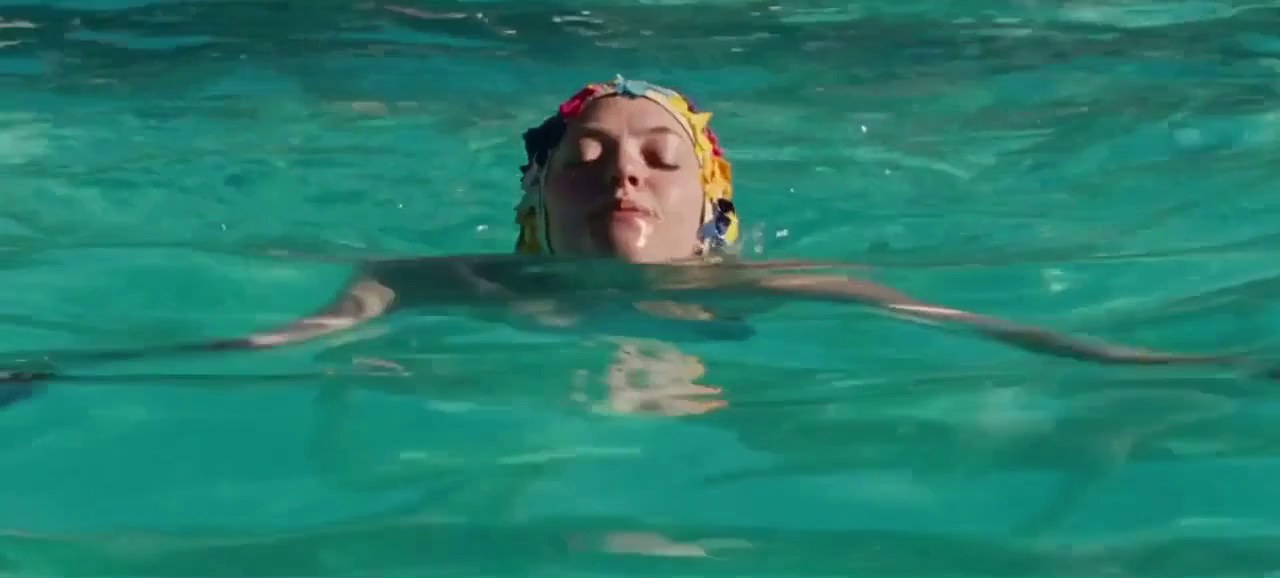 Amanda Seyfried swimming, Lovelace