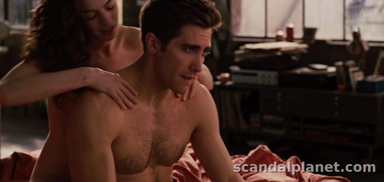 Anne Hathaway: Red Sheets, Love & Other Drugs (2010)