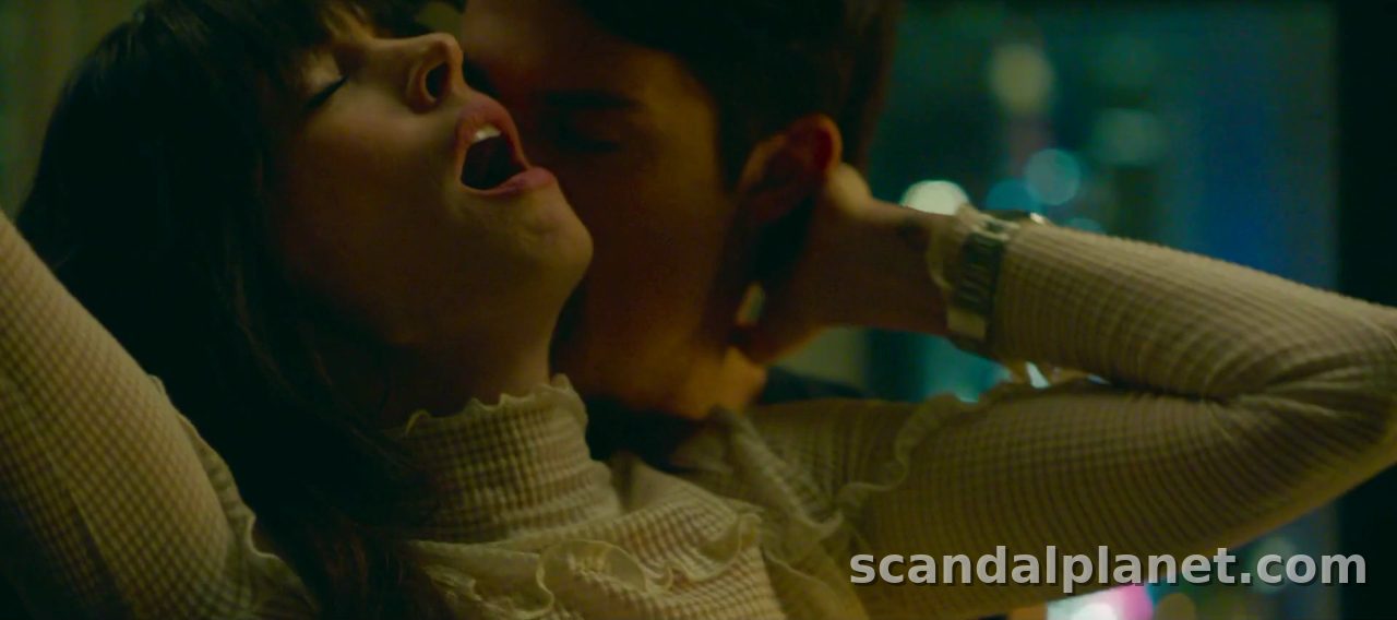 Anne Hathaway and Nicholas Galitzine in the hotel scene, The Idea of You (2024)