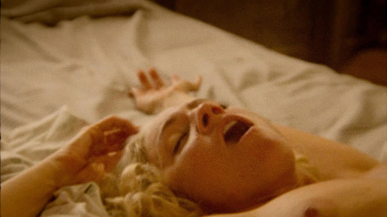 Brittany Snow as Bobby-Lynne Parker in bed, X (A24, 2022)