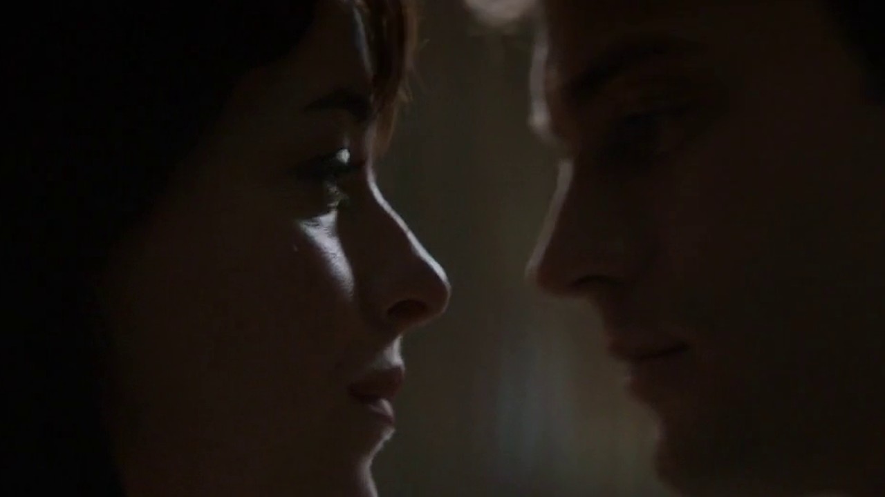 Dakota Johnson and Jamie Dornan kissing, Fifty Shades of Grey (2015)