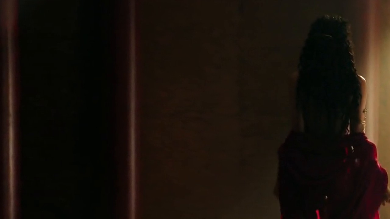 Irina Shayk as Megara seen from behind in a dim room in Hercules (2014)