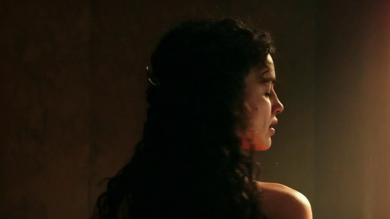 Irina Shayk as Megara in profile against a dark background in Hercules (2014)