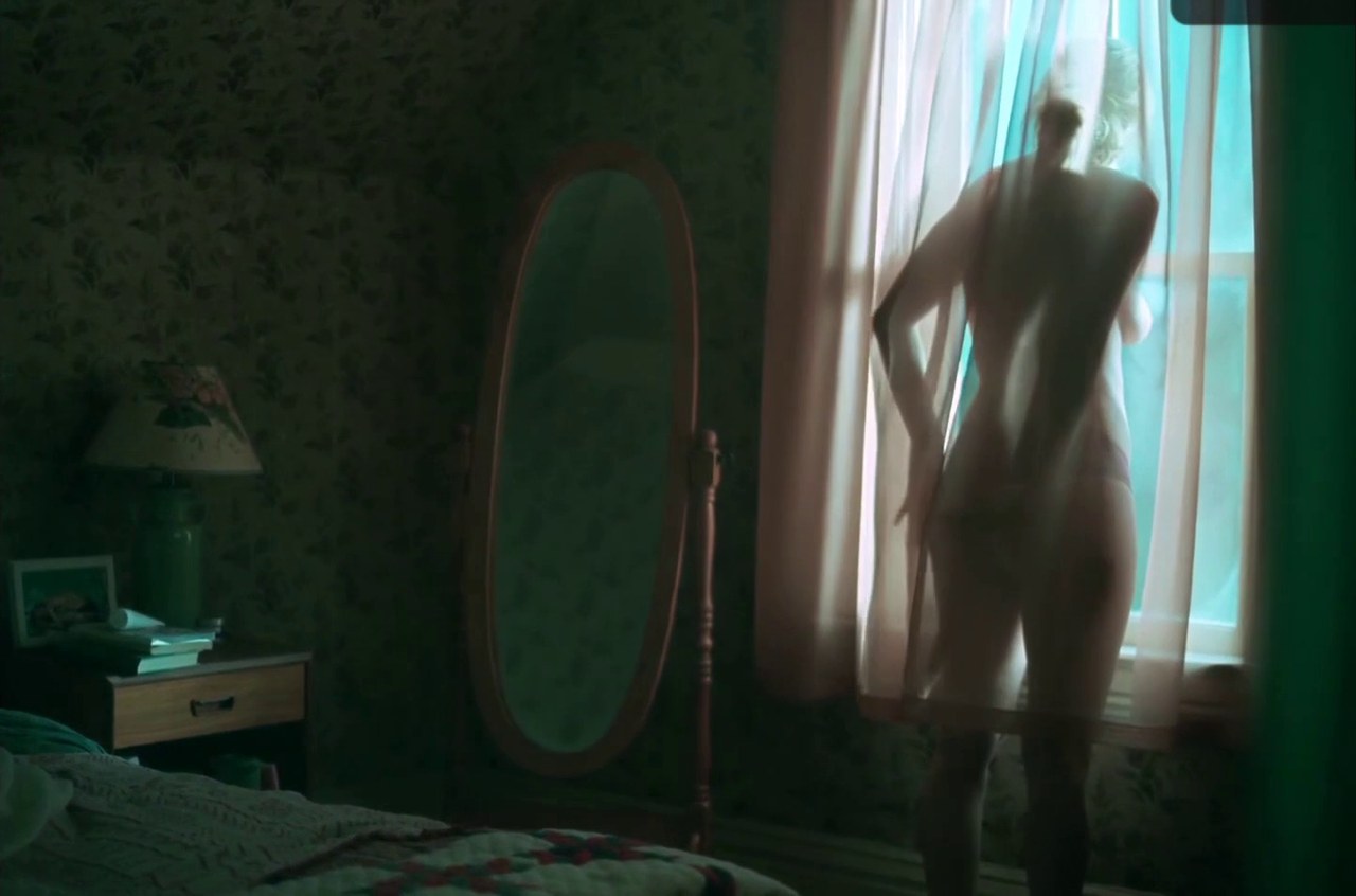 Jennifer Lawrence naked at the window in Die My Love
