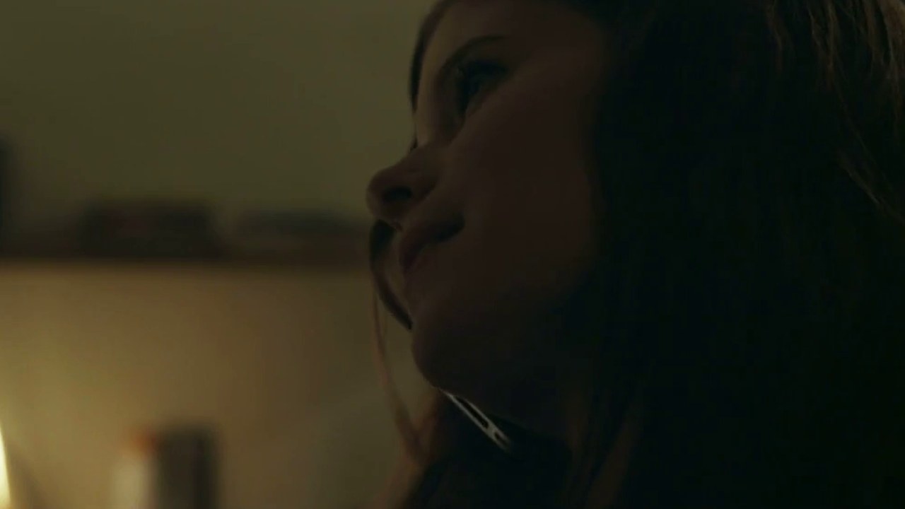 Kate Mara as reporter Zoe Barnes in the Netflix series House of Cards (2013)