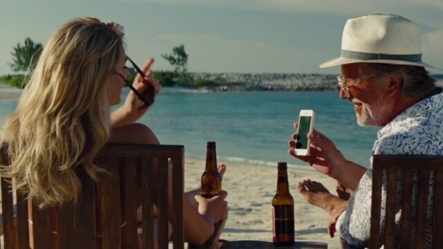 Kate Upton as Amber with Don Johnson as Frank on a Bahamas beach, The Other Woman (2014)