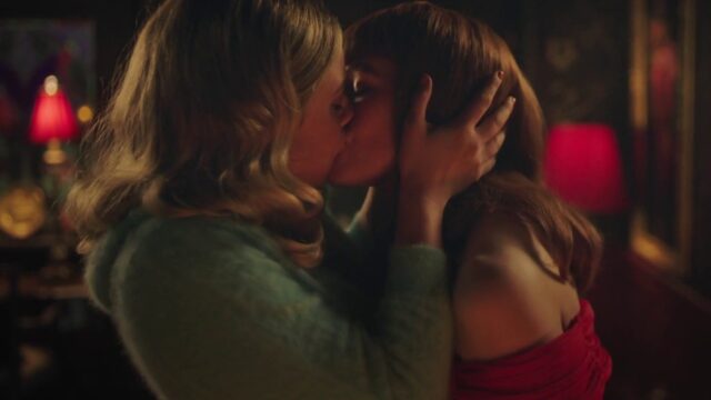 Lili Reinhart Riverdale Kiss Scene With Madelaine Petsch (S6E4)