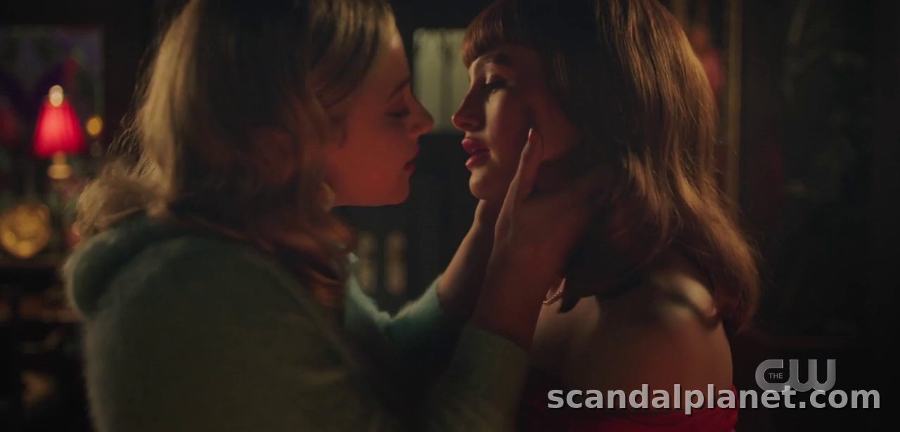 Lili Reinhart takes Madelaine Petsch’s face in her hands, Riverdale