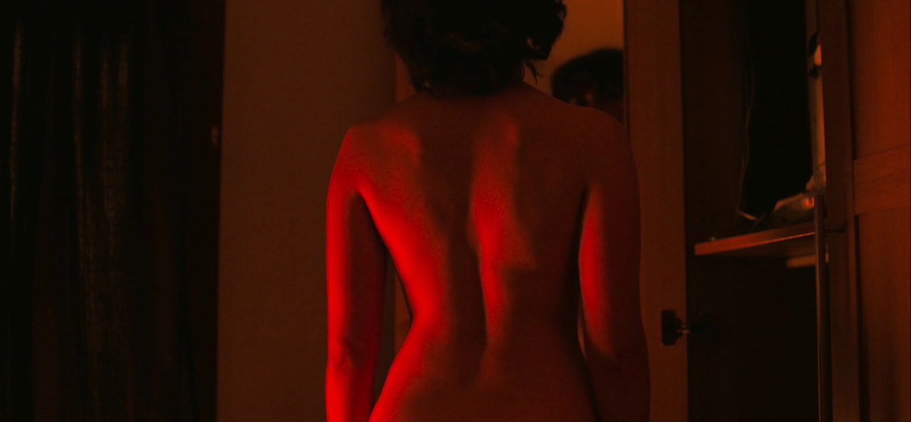 Scarlett Johansson from behind in the mirror scene, Under the Skin (2013)