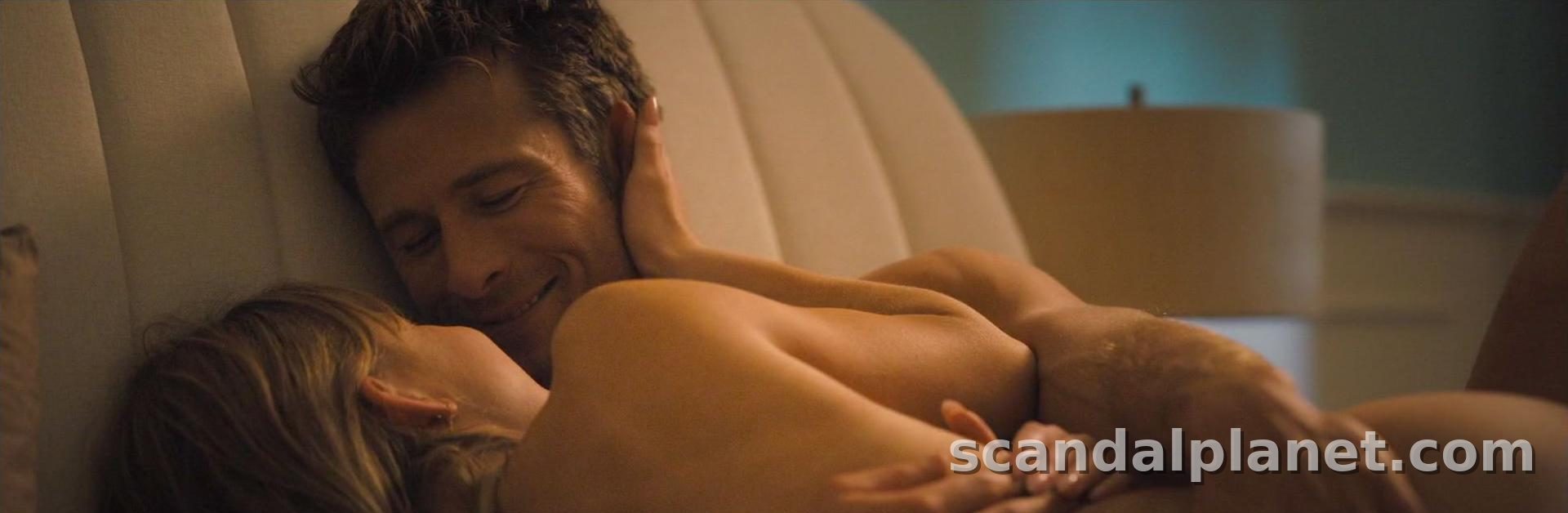 Sydney Sweeney in bed with Glen Powell, Anyone But You (2023)