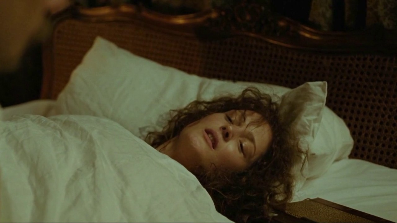 Vicky Krieps lying back in bed, Corsage