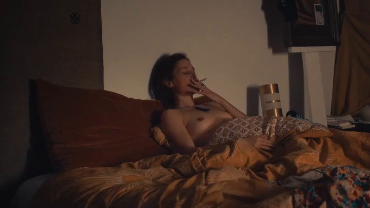 Vicky Krieps as Clarisse in bed, Hold Me Tight (2021)