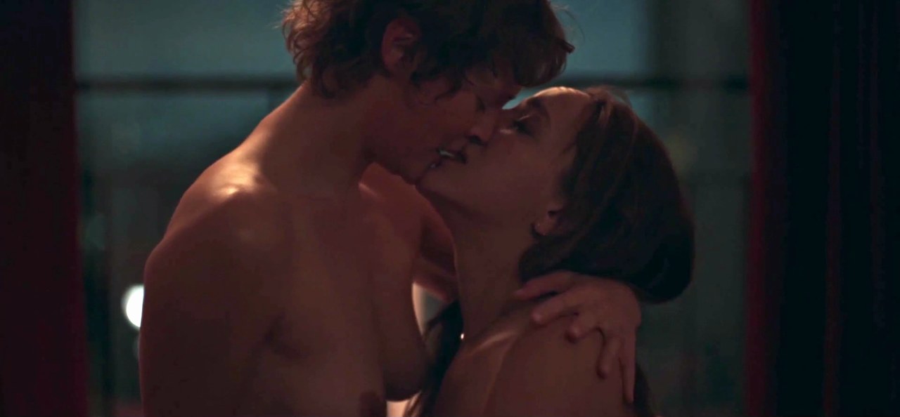 Clémence and Sarah kissing, Love Me Tender