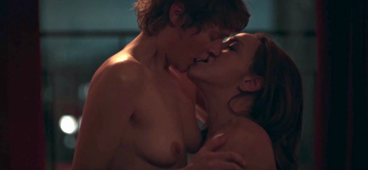 Vicky Krieps with Monia Chokri in the bedroom, Love Me Tender