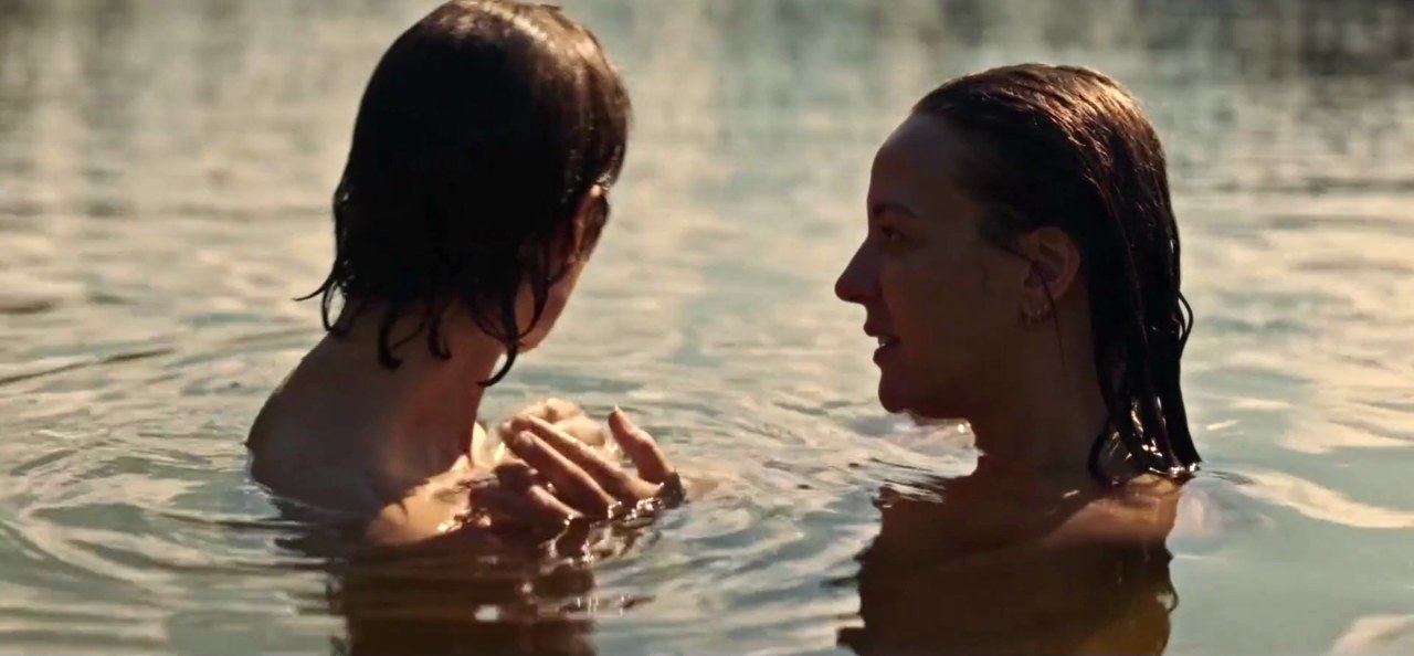 Clémence and Sarah skinny-dipping, Love Me Tender