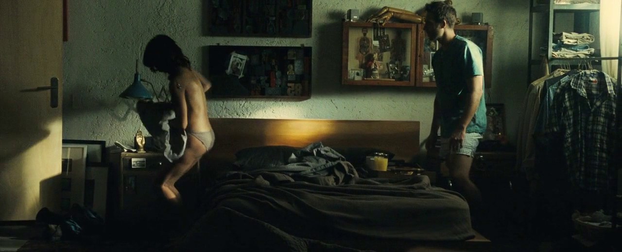 Zoe Saldana dressing the morning after, Colombiana (2011)