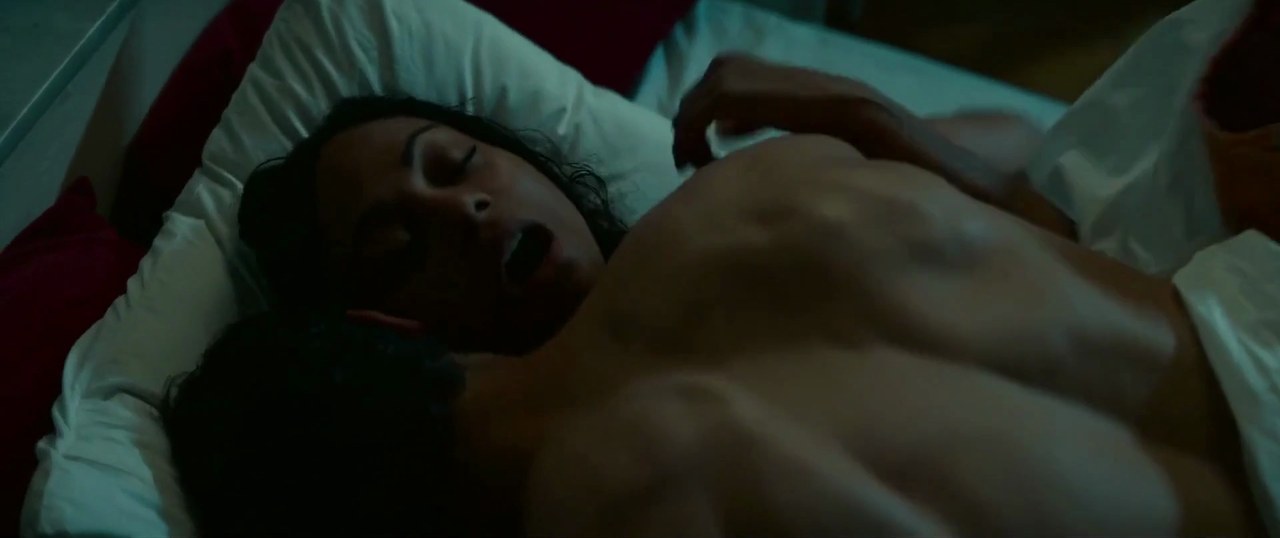 Zoe Saldaña as Amy in bed, From Scratch (2022)