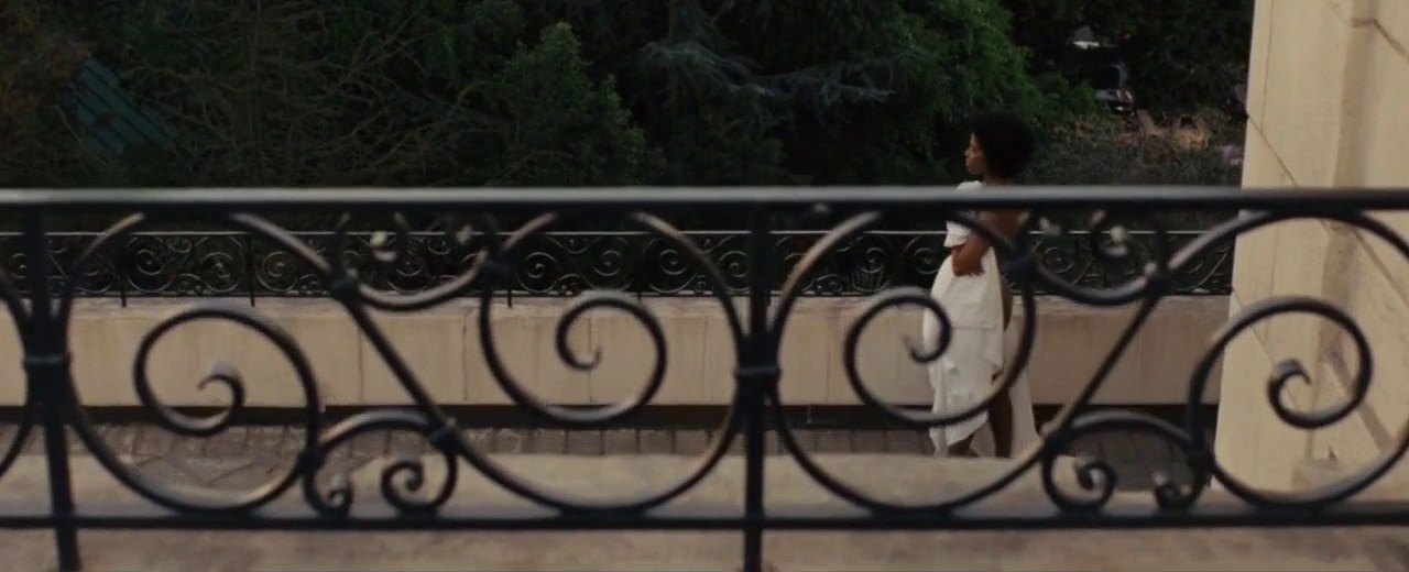 Zoe Saldaña as Nina Simone on the terrace, Nina (2016)
