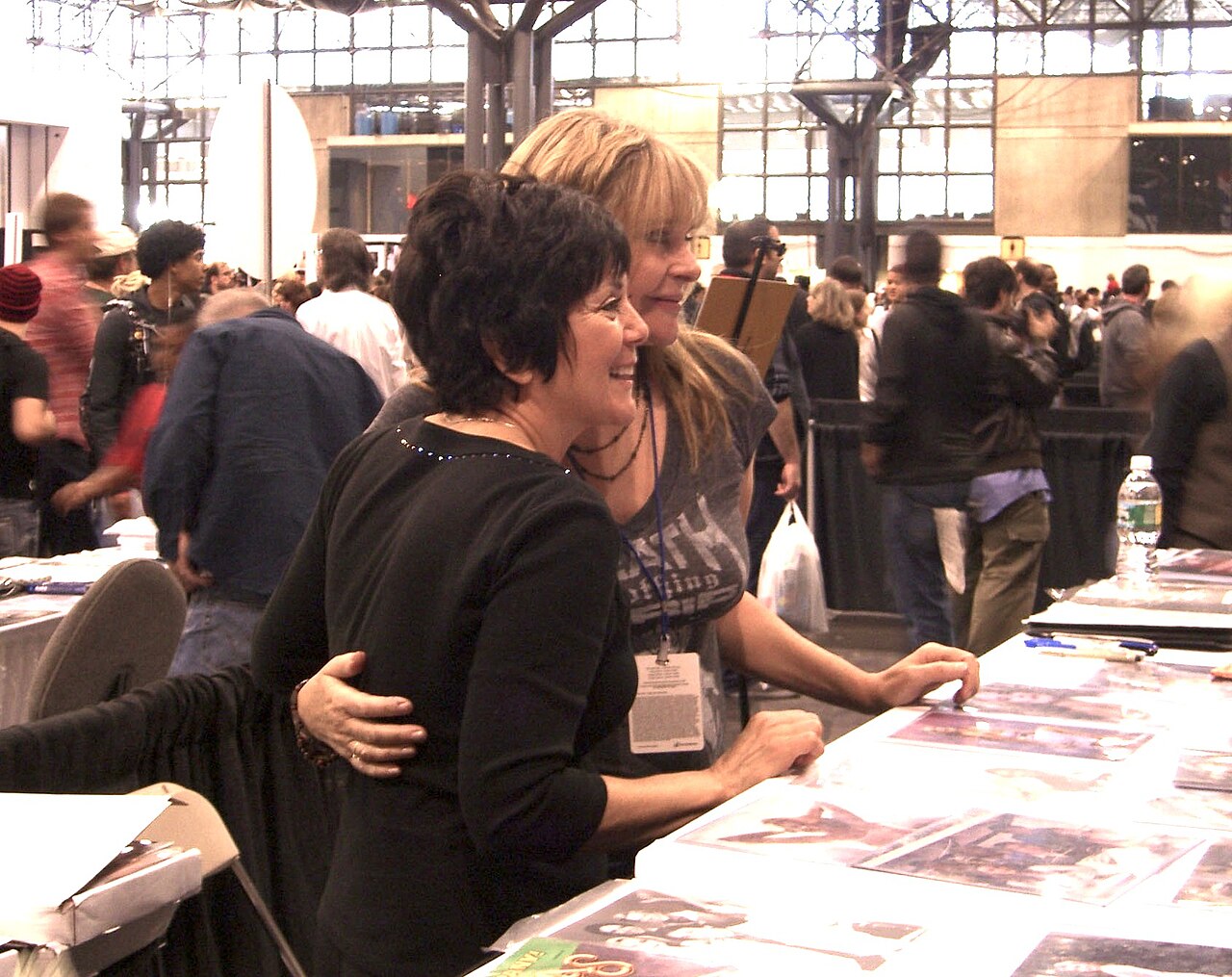 Joyce DeWitt with Priscilla Barnes at New York Comic Con, 10 October 2010