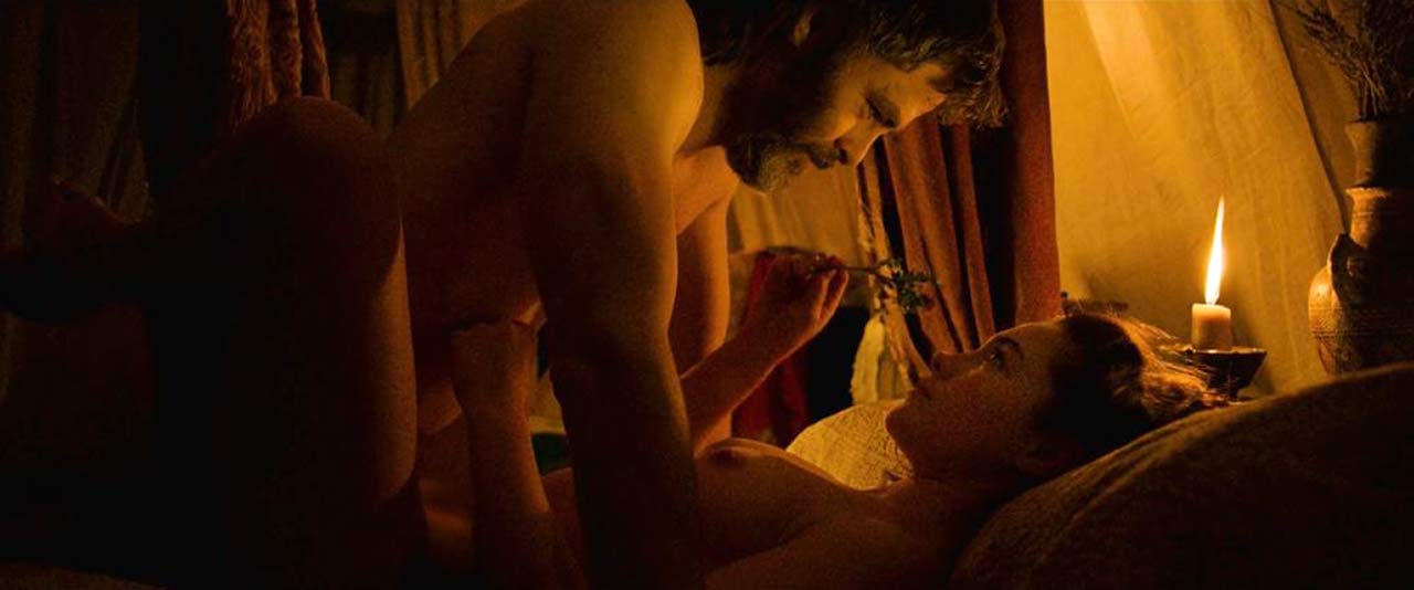 Florence Pugh nude in Outlaw King