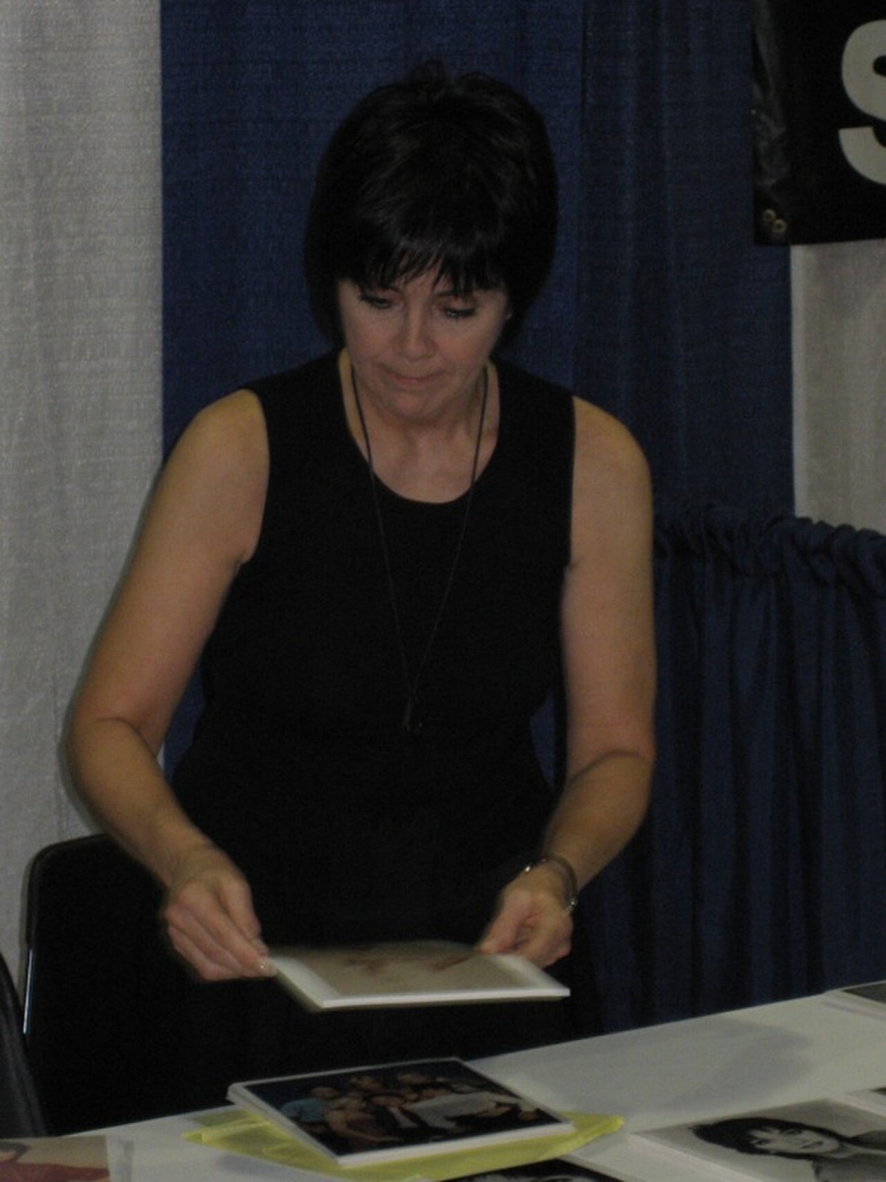 Joyce DeWitt signing at Wizard World Chicago, 4 August 2006